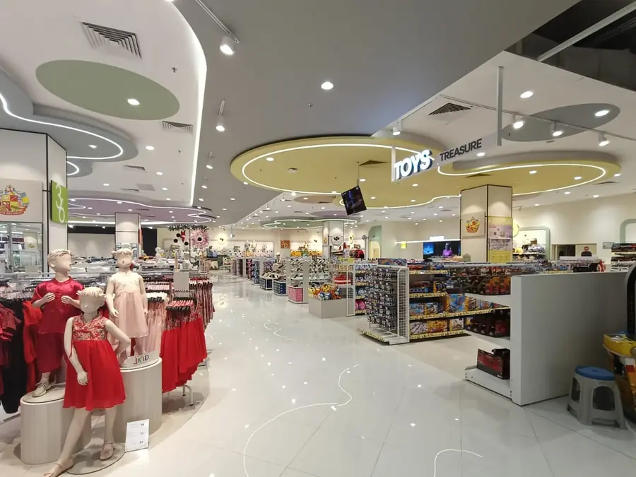 Feature plaster ceiling with curved bulkheads and recessed lighting